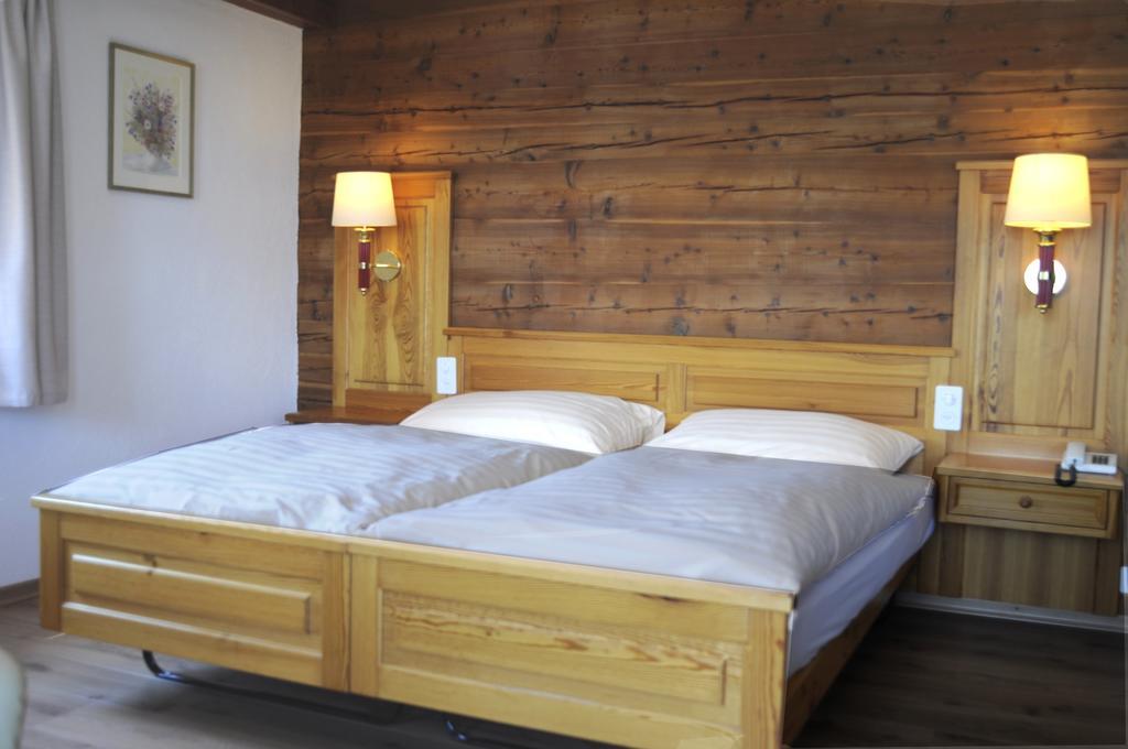 Hotel Alpenblick Zeneggen Pokoj fotografie